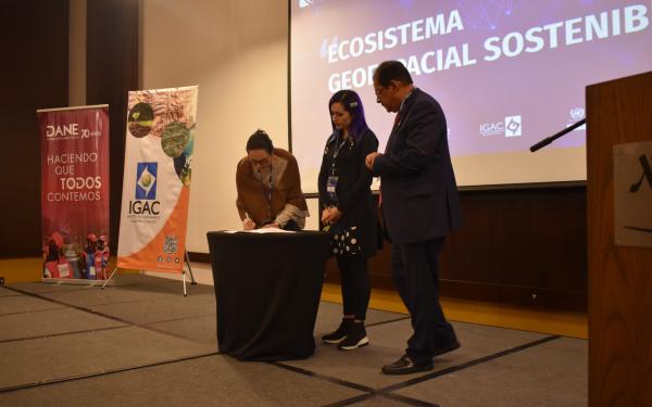 Firma Acuerdo de Voluntades y Resolución ICDE